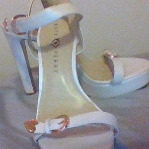 8.5 WHITE KATY PERRY HEELS